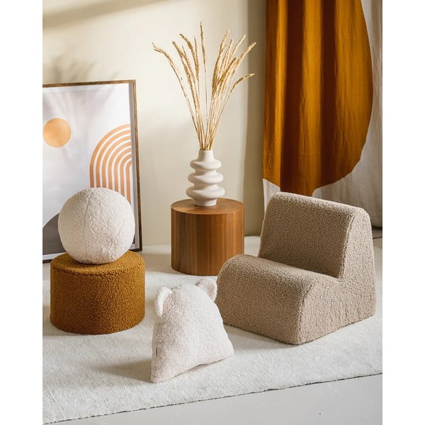 Krēmkrāsas bērnu dīvāna spilvens no buklē auduma Bear – Wigiwama-image-4