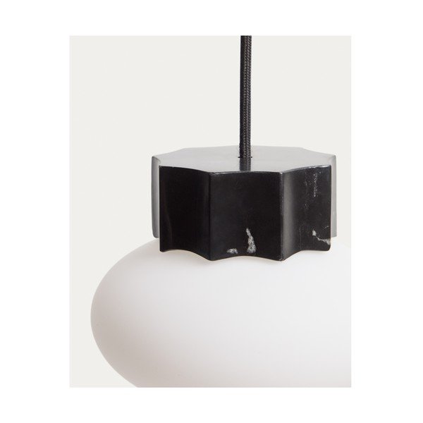Balta/melna metāla piekaramā lampa ar stikla abažūru ø 15 cm Idela – Kave Home-image-3