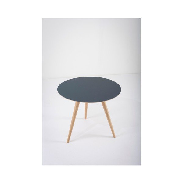 Ozolkoka kafijas galdiņš ar zilu virsmu Gazzda Arp, ⌀ 55 cm-image-3