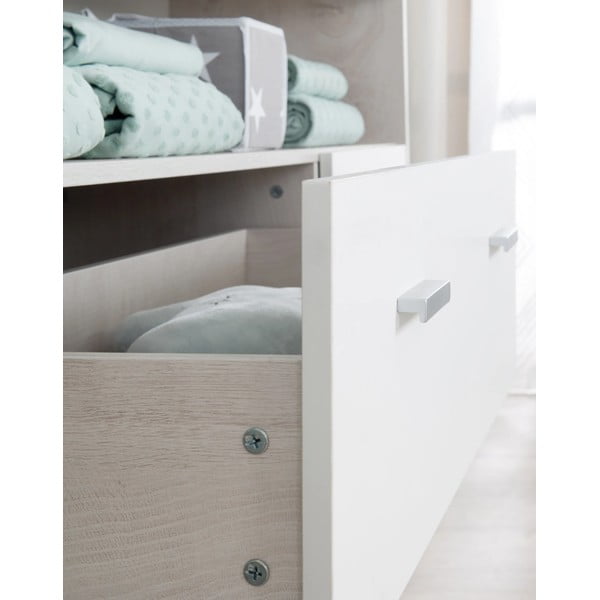 Balta zema bērnu kumode ar ozolkoka imitāciju 117x98 cm Julia – Roba-image-3