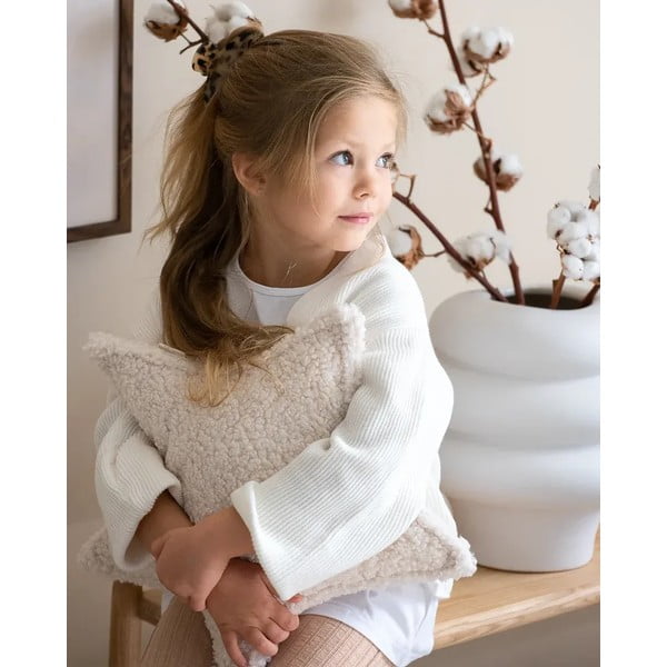 Krēmkrāsas bērnu dīvāna spilvens no buklē auduma Star – Wigiwama-image-2