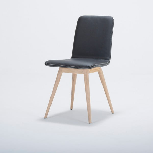 Ēdamistabas krēsls no ozolkoka masīvkoka ar melnas ādas sēdekli Gazzda Ena
