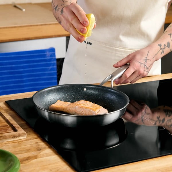 Nerūsējošā tērauda panna ar nelīpošu pārklājumu ø 26 cm Lucca 3.0 – FABINI-image-1