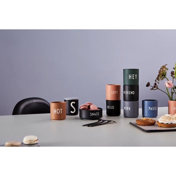 Melna porcelāna krūze 300 ml Weekend – Design Letters-image-2