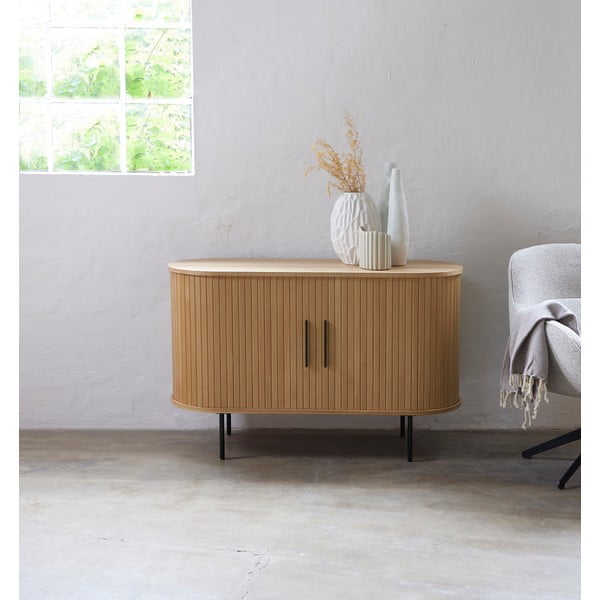 Dabīga toņa kumode ar ozolkoka imitāciju un bīdāmām durvīm 120x76x45 cm Nola – Unique Furniture-image-1