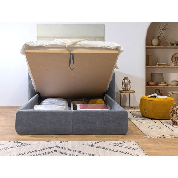 Gaiši pelēka mīkstā divvietīgā gulta ar uzglabāšanas vietu un režģi 160x200 cm Louise – Bobochic Paris-image-4