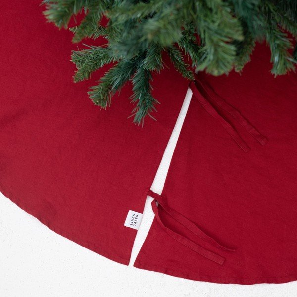 Sarkans apaļš paklājs zem Ziemassvētku eglītes ø 125 cm – Linen Tales-image-2