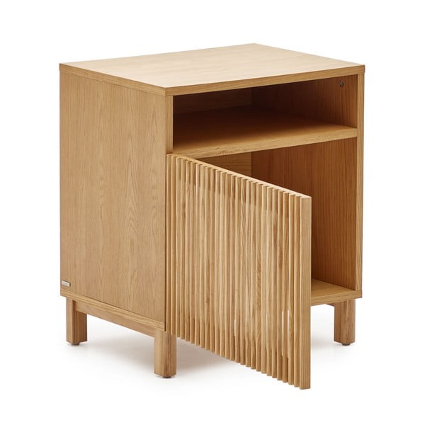 Dabīga toņa naktsskapītis ar ozolkoka imitāciju Beyla – Kave Home-image-4