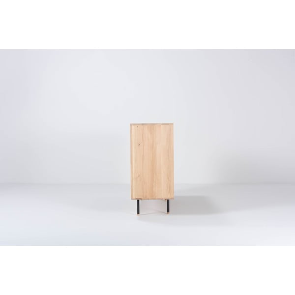 Melna/dabīga toņa ozola masīvkoka zema kumode 176x100 cm Fina – Gazzda-image-4