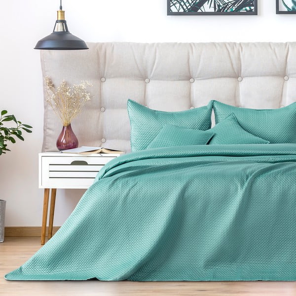 Gaiši zaļš pārklājs divguļamai gultai DecoKing Carmen, 240 x 220 cm