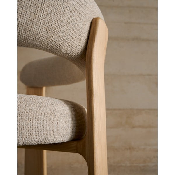 Bēšs/dabīga toņa oša masīvkoka ēdamistabas krēsls ar roku balstiem Granite – Kave Home-image-2