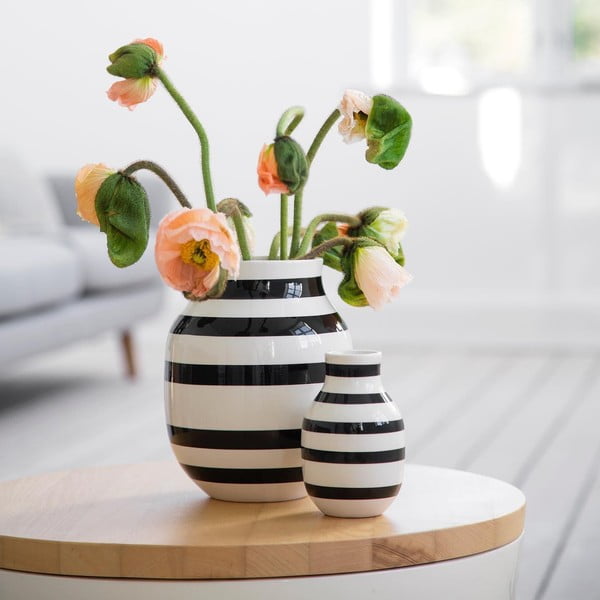 Melnbalta keramikas vāze Kähler Design Omaggio, augstums 12,5 cm-image-1