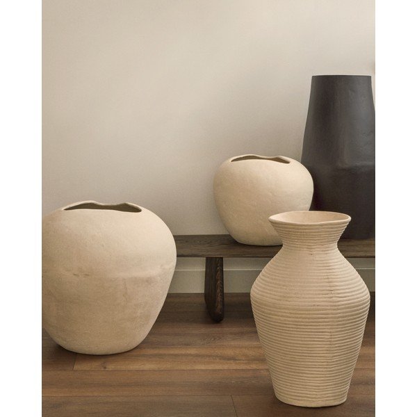 Krēmkrāsas augsta vāze no papjēmašē (augstums 51 cm) Pria – Kave Home-image-1