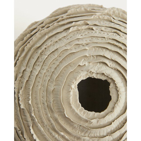 Krēmkrāsas keramikas rokām darināta vāze (augstums 21 cm) Evania – Kave Home-image-4