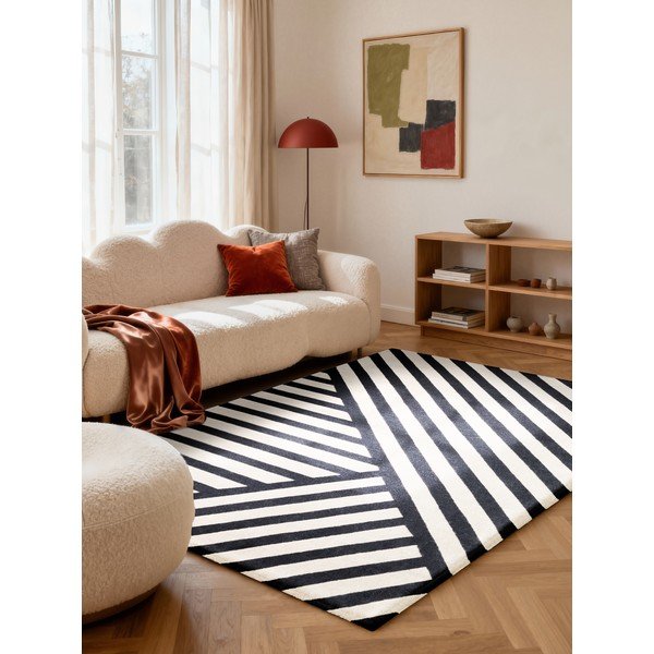 Melnbalts ar rokām darināts vilnas paklājs 120x180 cm Stryve Noir – Elle Decoration-image-1