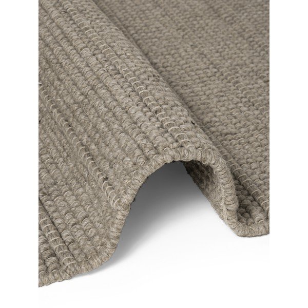 Pelēks ar rokām darināts vilnas celiņa paklājs 80x250 cm Camden Parker – Ted Baker-image-4