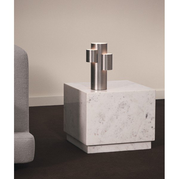 Marmora sānu galdiņš 50x50 cm Sorein – Kave Home-image-1
