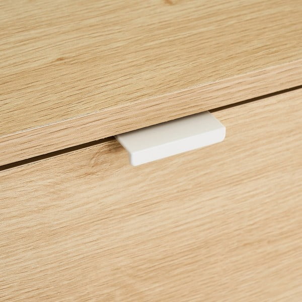 Dabīga toņa augsta kumode ar bērza koka imitāciju 60x97,5 cm – Casa Selección-image-1