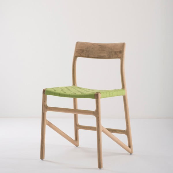 Ēdamistabas krēsls no ozolkoka masīvkoka ar zaļu sēdekli Gazzda Fawn