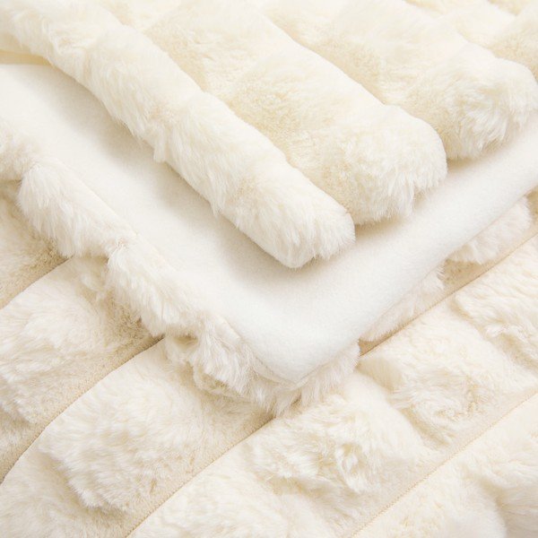 Krēmkrāsas mikroplīša/no mākslīgās kažokādas pleds 180x220 cm Igloo – douceur d'intérieur-image-3
