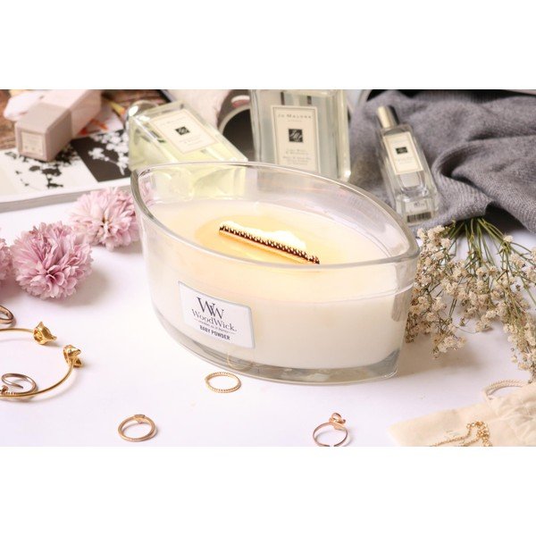 Aromatizēta svece ar vaniļas, medus un rožu aromātu WoodWick Baby Powder, degšanas laiks 30 stundas.-image-1