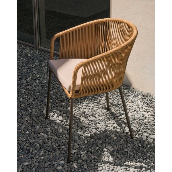 Bēšs metāla/polsterēts dārza krēsls Yanet – Kave Home-image-1