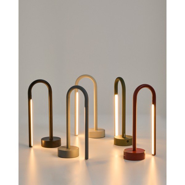 Melna metāla LED galda lampa (augstums 30 cm) Bow – Kave Home-image-2