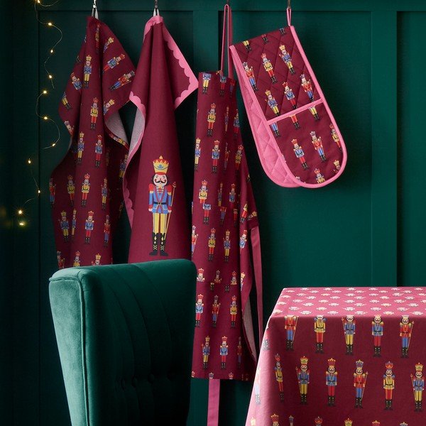 Kokvilnas priekšauts ar Ziemassvētku motīvu Christmas Nutcracker – Catherine Lansfield-image-2