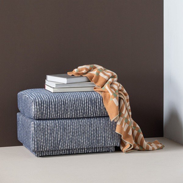 Dūmakaini zils polsterēts kāju soliņš Lou – WOOOD-image-1