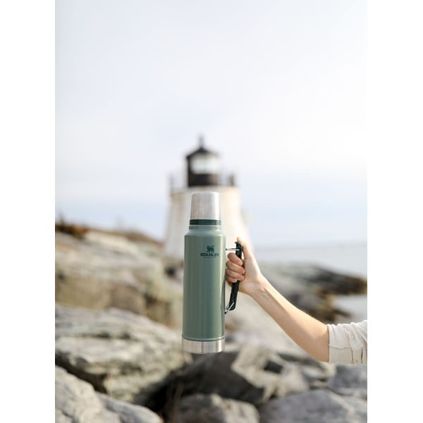 Zaļš nerūsējošā tērauda termoss 1 l Legendary Classic Hammer Tone Green – Stanley-image-1