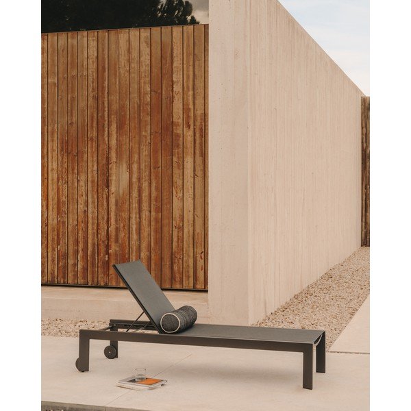 Melns metāla dārza zvilnis Canutells – Kave Home-image-1