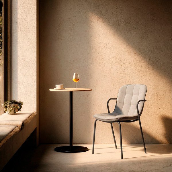 Gaiši pelēks polsterēts pusdienu krēsls ar roku balstiem Angie – Marckeric-image-1