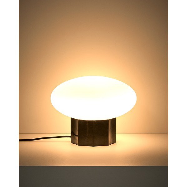 Balta/melna metāla galda lampa ar stikla abažūru (augstums 20 cm) Idela – Kave Home-image-1