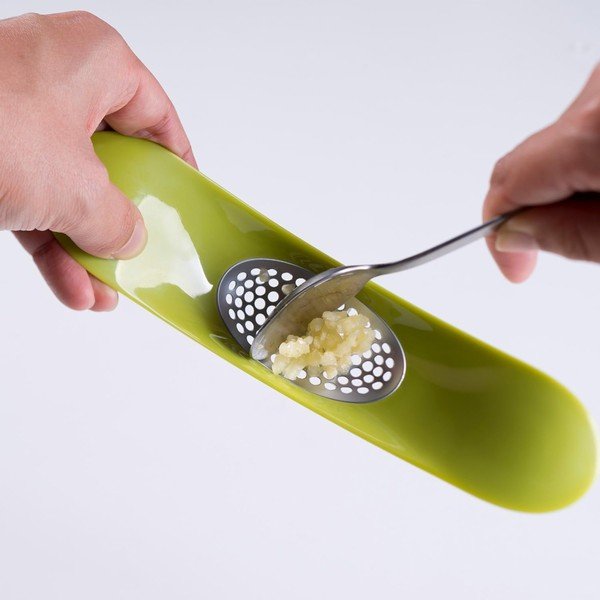 Zaļa šūpuļveida ķiploku prese Joseph Joseph Garlic Rocker-image-3