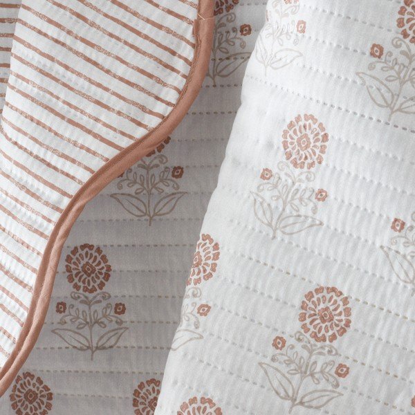 Balts stepēts gultas pārklājs 220x230 cm Woodblock Floral – Pineapple Elephant-image-2
