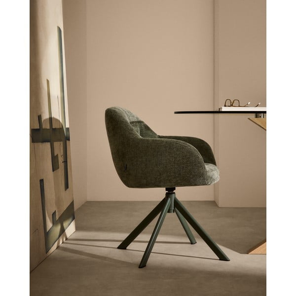 Tumši zaļš polsterēts ēdamistabas krēsls ar roku balstiem Dorina – Kave Home-image-1