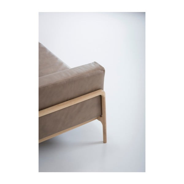 Gaiši brūns bifeļu ādas dīvāns ar masīvu ozolkoka konstrukciju Gazzda Fawn, 240 cm-image-3