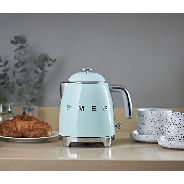 Gaiši zaļa nerūsējošā tērauda elektriskā tējkanna 800 ml Retro Style – SMEG-image-3