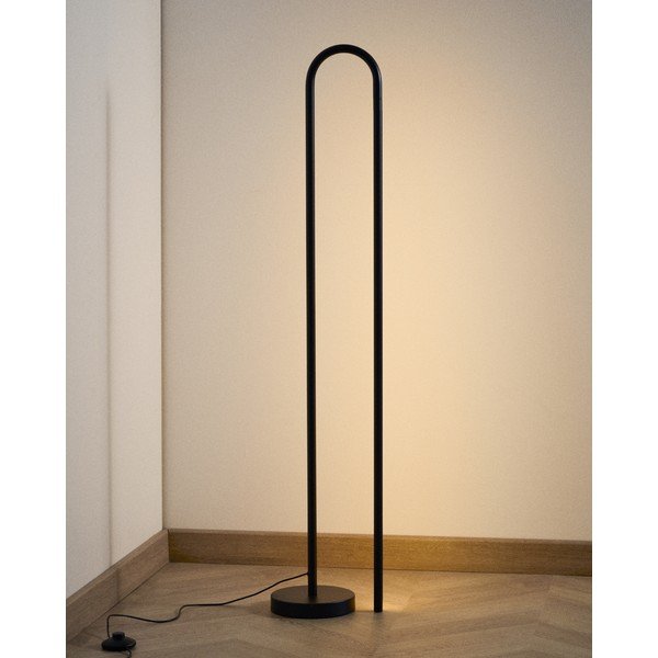 Melna LED stāvlampa (augstums 120 cm) Bow – Kave Home-image-1