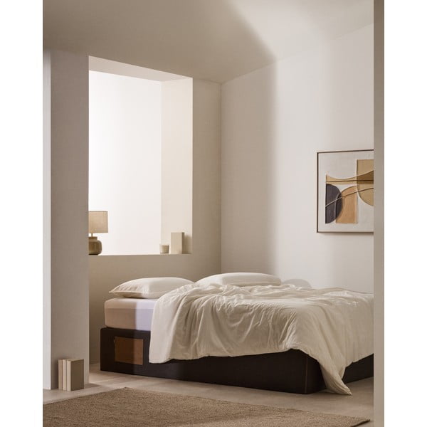 Melna polsterēta divvietīga gulta ar veļas kasti/bez galvgaļa 140x190 cm Matters – Kave Home-image-1