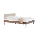 Tumša dabīga toņa polsterēta/no skaidu plāksnēm divvietīga gulta ar riekstkoka imitāciju ar redelēm 200x200 cm Streiko – noo.ma