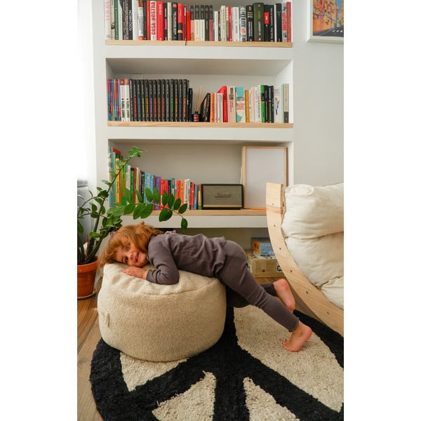 Bēšs bērnu pufs no buklē auduma Cream – Really Nice Things-image-2