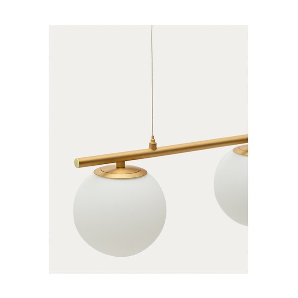 Balta/zelta krāsas metāla piekaramā lampa ar stikla abažūru Brisia – Kave Home-image-3