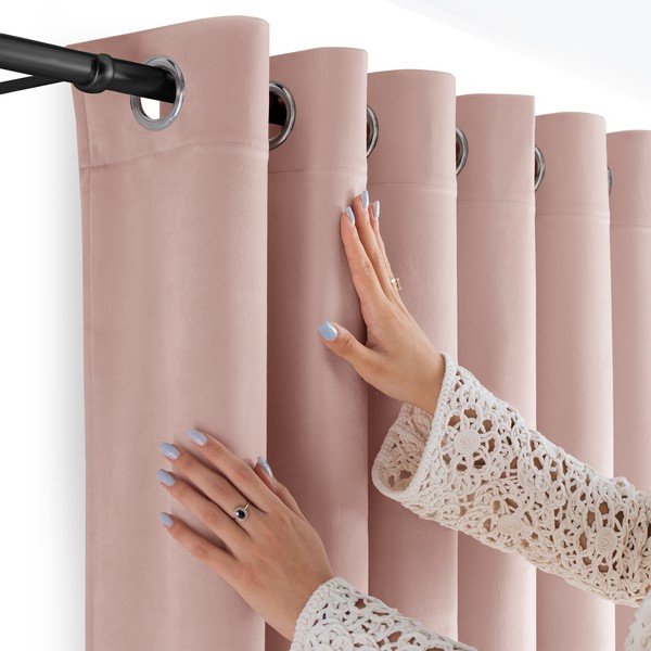 Gaiši rozā samta daļēji gaismu necaurlaidīgs aizkars 140x250 cm Velto – Filumi-image-4