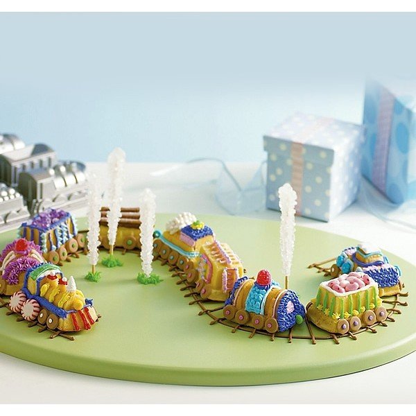 Formiņa 9 mini kēksiem vilciena formā, sudraba krāsā Nordic Ware Train, 1,2 l-image-1