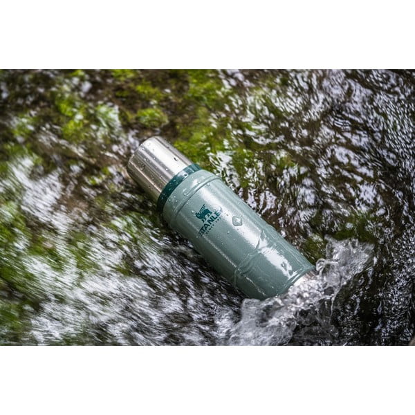 Zaļš nerūsējošā tērauda termoss 750 ml Legendary Classic Hammer Tone Green – Stanley-image-1