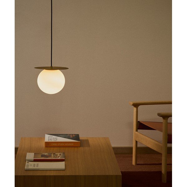 Balta/zelta krāsas metāla piekaramā lampa ar stikla abažūru ø 25 cm Brisia – Kave Home-image-1