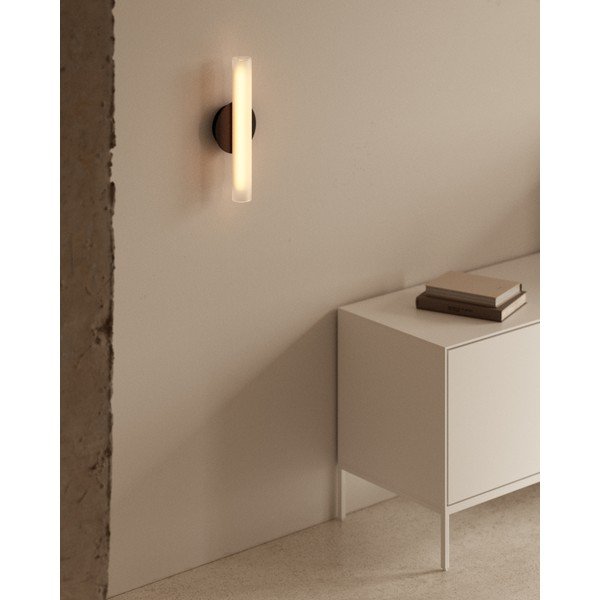 Melnbalta LED sienas lampa Vauxall – Kave Home-image-1