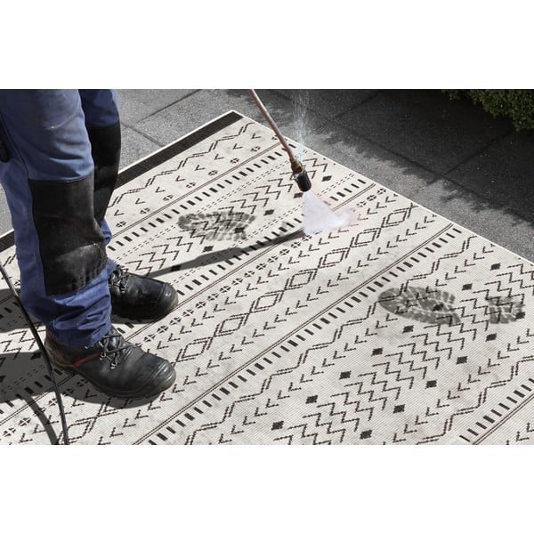 Melns un krēmkrāsas āra paklājs NORTHRUGS Kuba, 80 x 250 cm-image-1