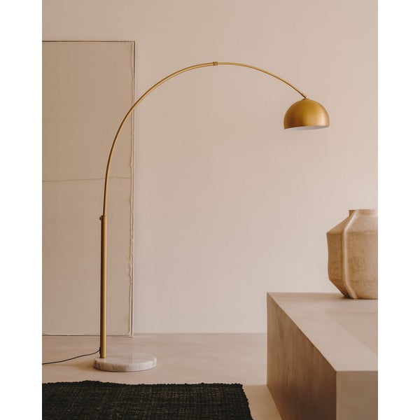 Zelta krāsas stāvlampa ar metāla abažūru (augstums 185 cm) Madali – Kave Home-image-1